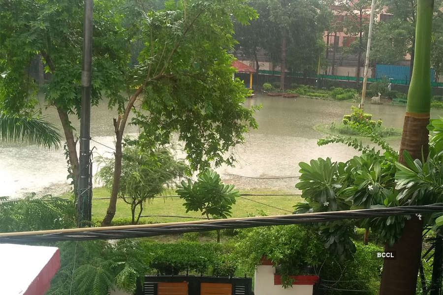 Heavy rain lashes several parts of Delhi, Gurugram