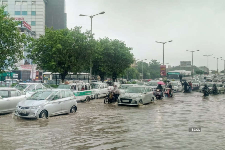 Heavy rain lashes several parts of Delhi, Gurugram