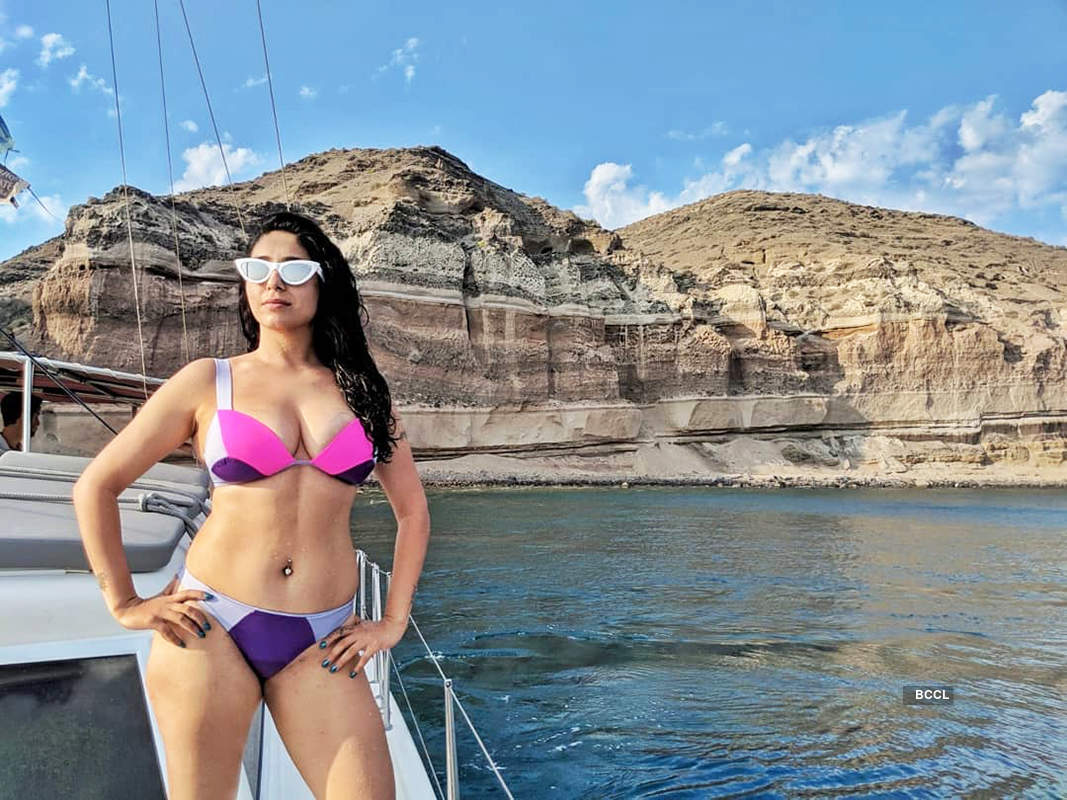 Singing sensation Neha Bhasin’s vacation pictures will make you hit the beach!