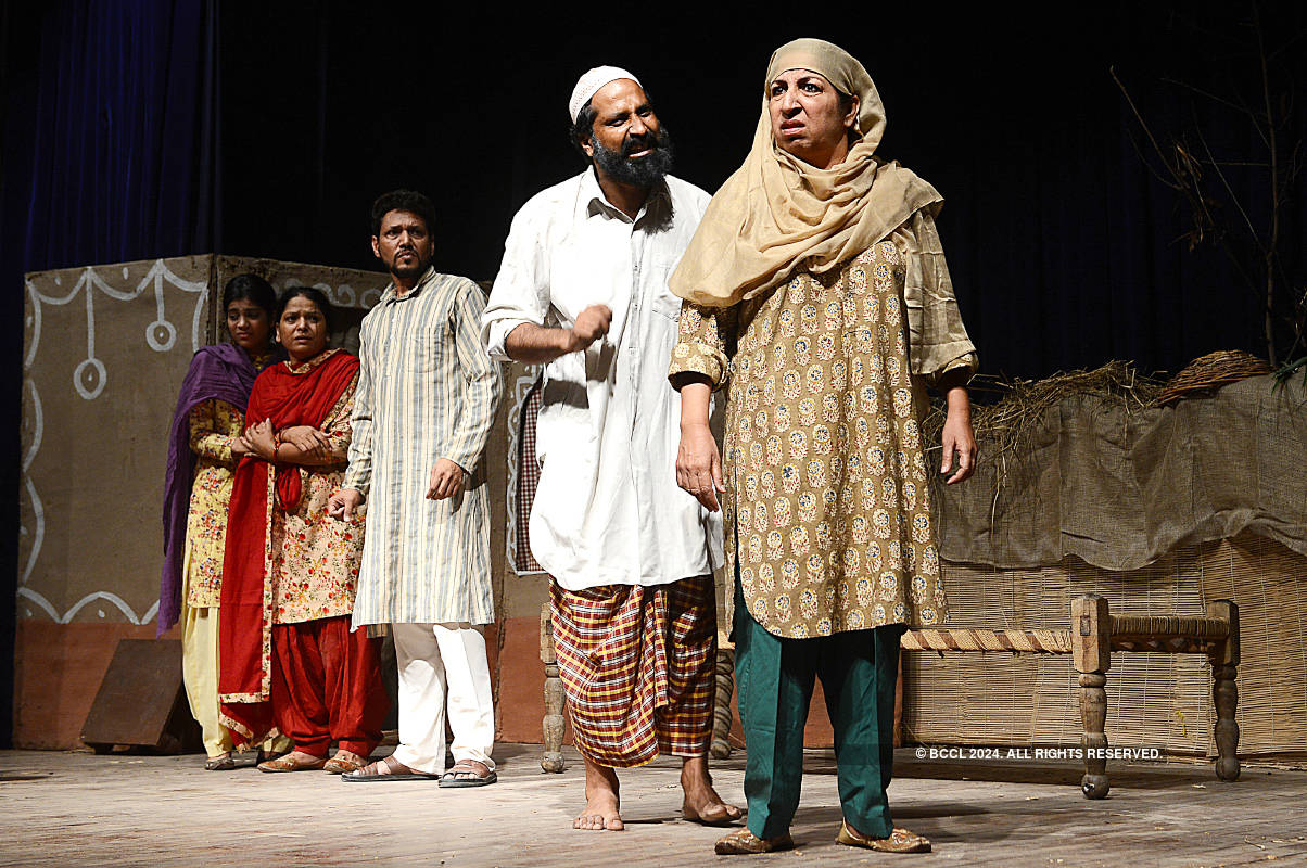 Jadon Mai Sirf Aurat Hundi Haan: A play