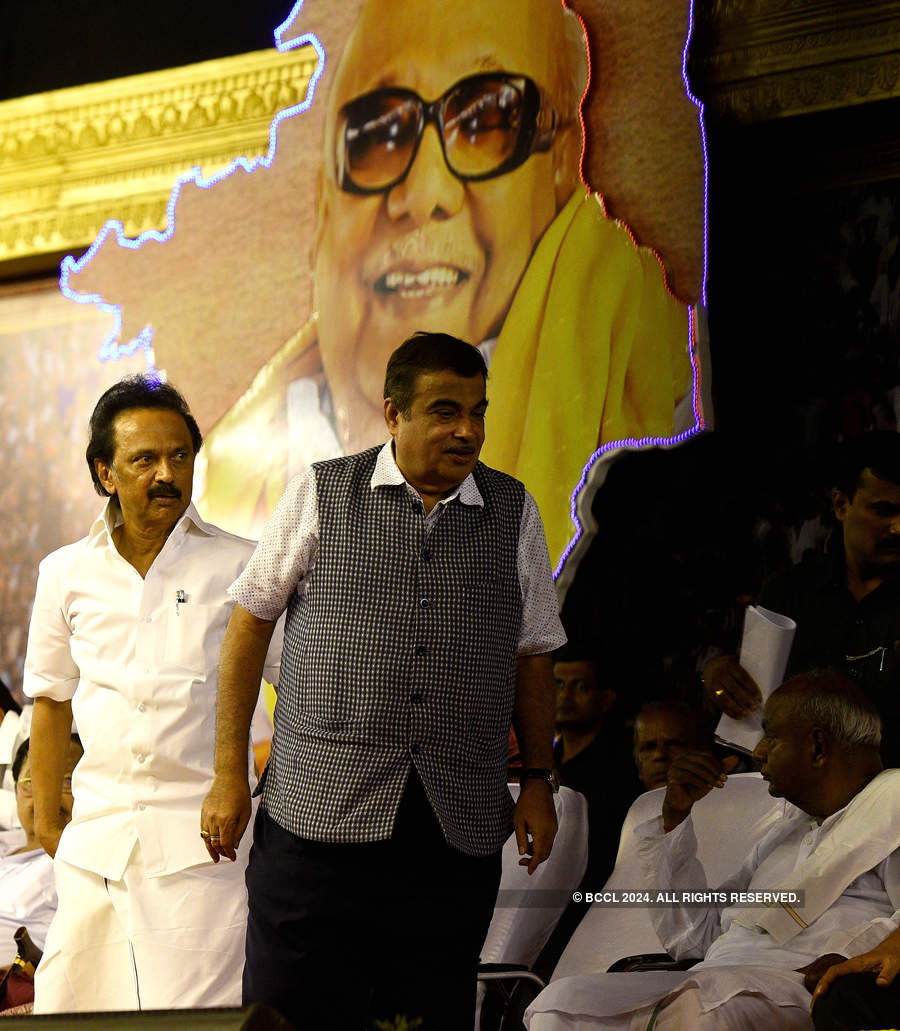 DMK holds Karunanidhi's prayer meet in Chennai