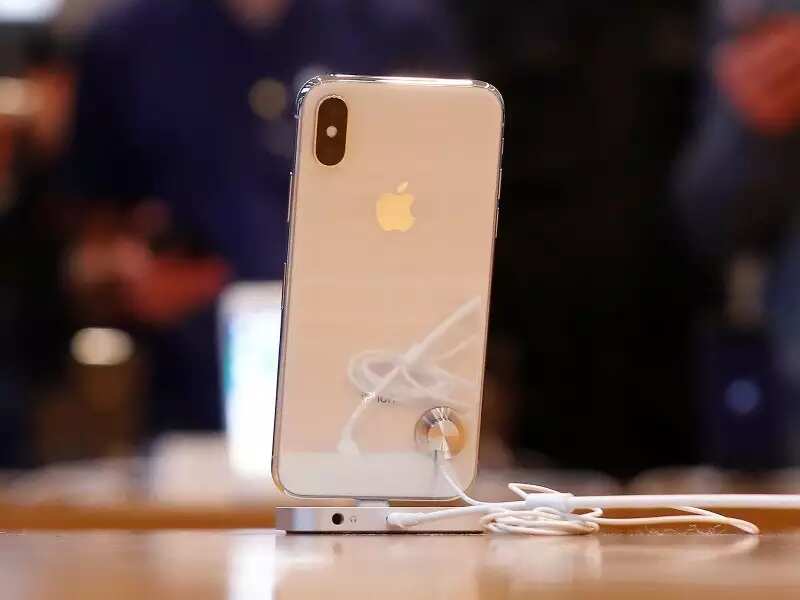 iPhone 5.8-inch and 6.5-inch models may come with OLED screens