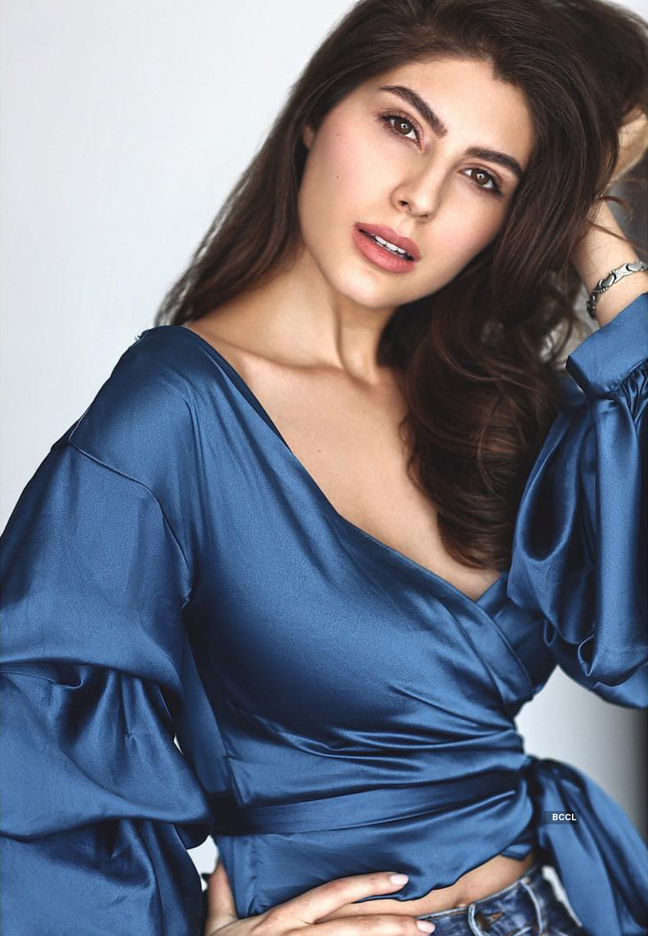 Meet Bollywood actress Elnaaz Norouzi, the gorgeous Iranian beauty...