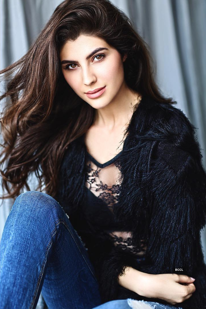 Meet Bollywood actress Elnaaz Norouzi, the gorgeous Iranian beauty...