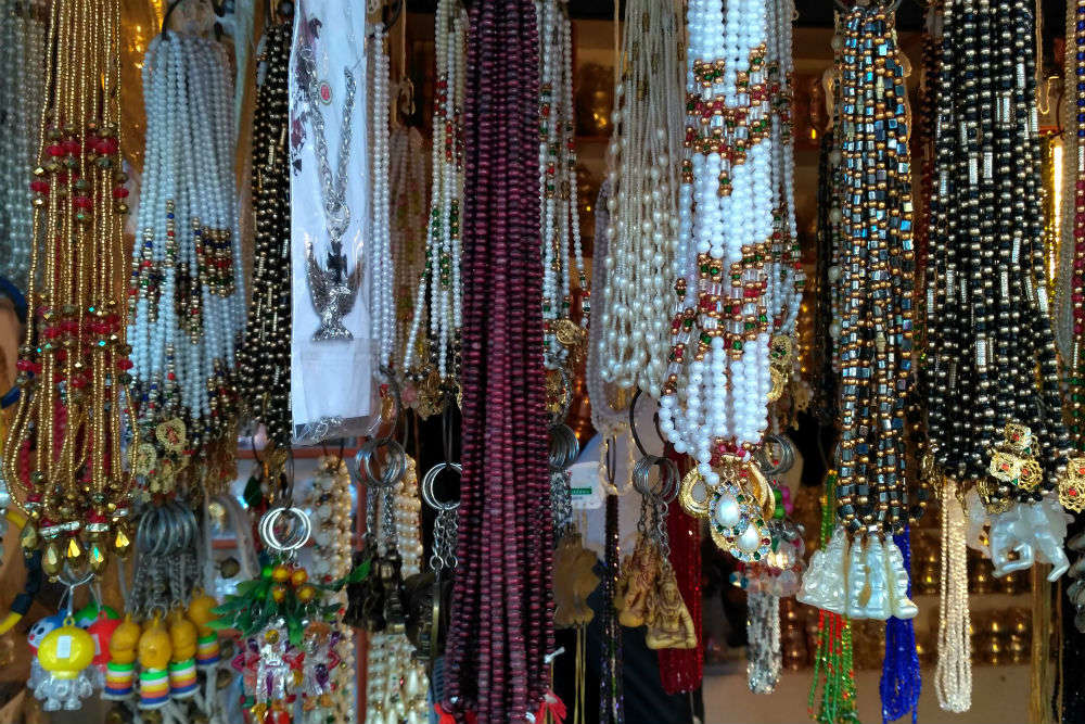 Shopping in Delhi's Sarojini Nagar, Janpath Market: tricks that won't fail  you | Times of India Travel