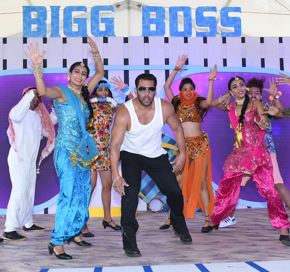 Salman Khans Bigg Boss 12 Gets A Grand Launch In Goa Mumbai Mirror