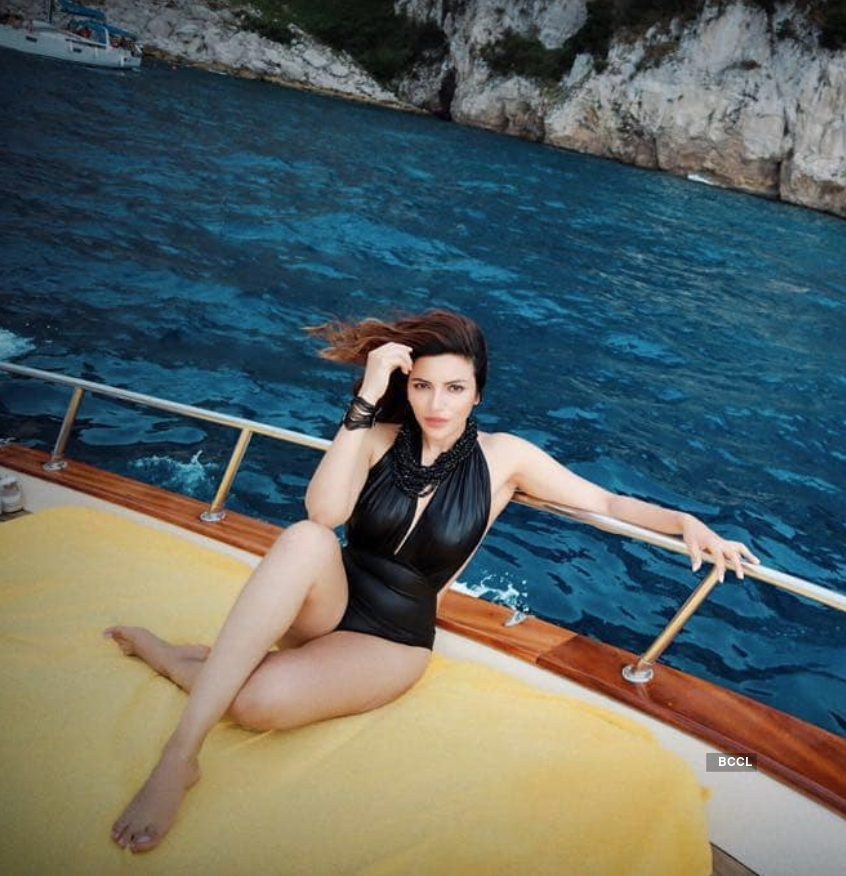 These beautiful holiday pictures of diva Shama Sikander are going viral…