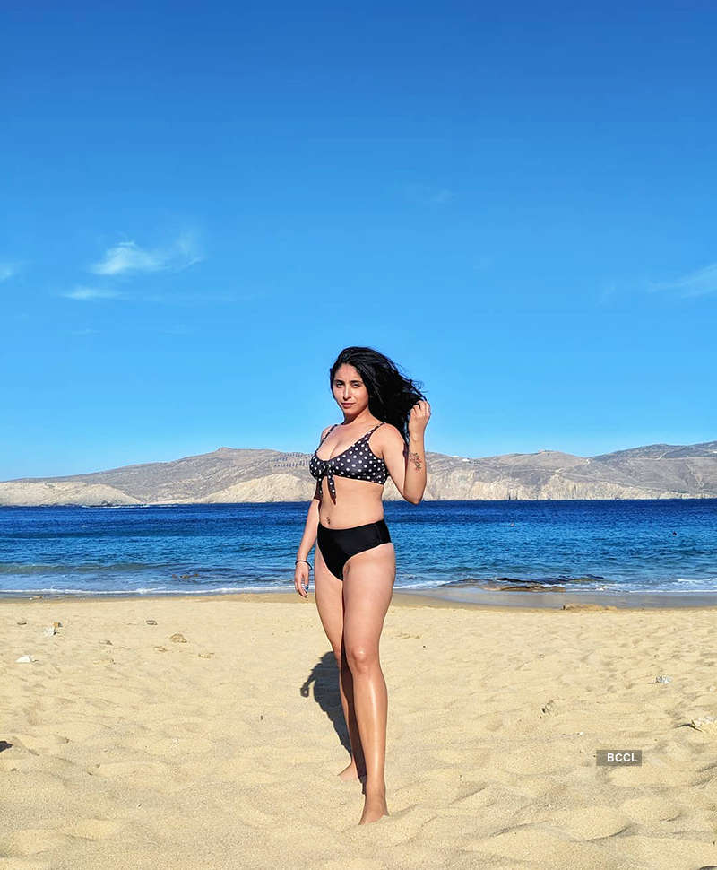 Singing sensation Neha Bhasin’s vacation pictures will make you hit the beach!