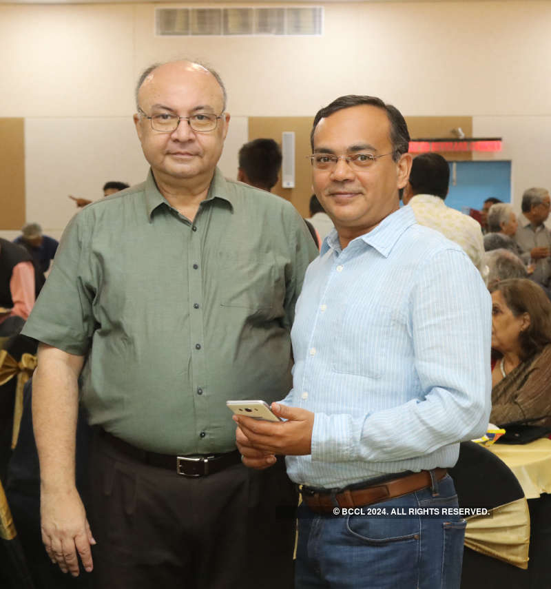 Viren Sinha hosts a grand dinner for club members