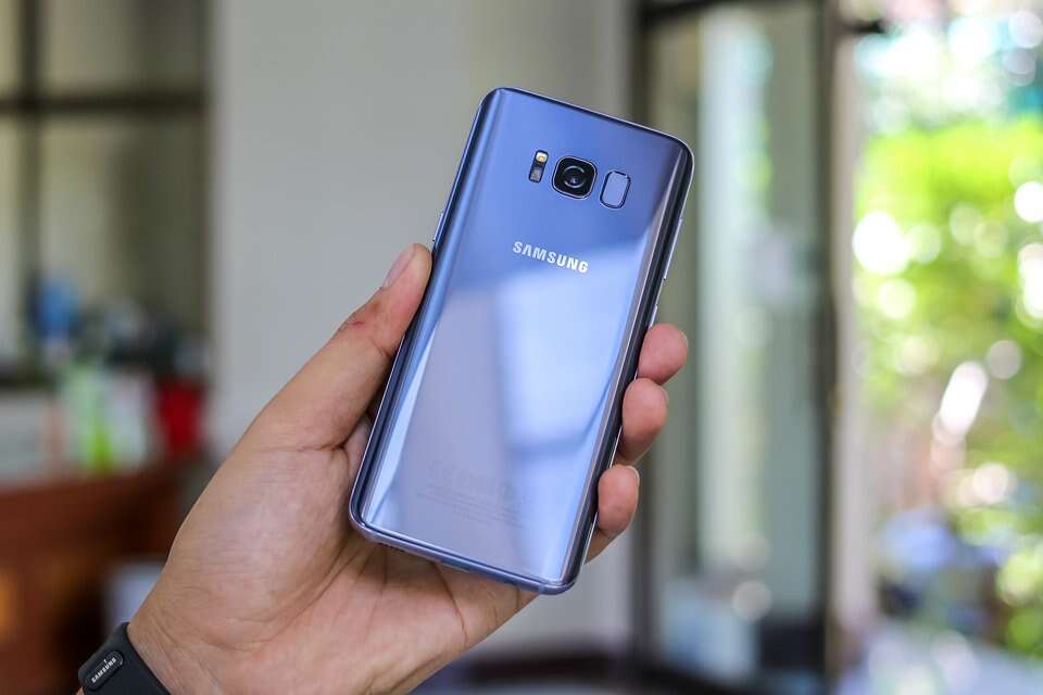 Original vs fake Samsung chargers: A key differentiator is the printed text on the charger