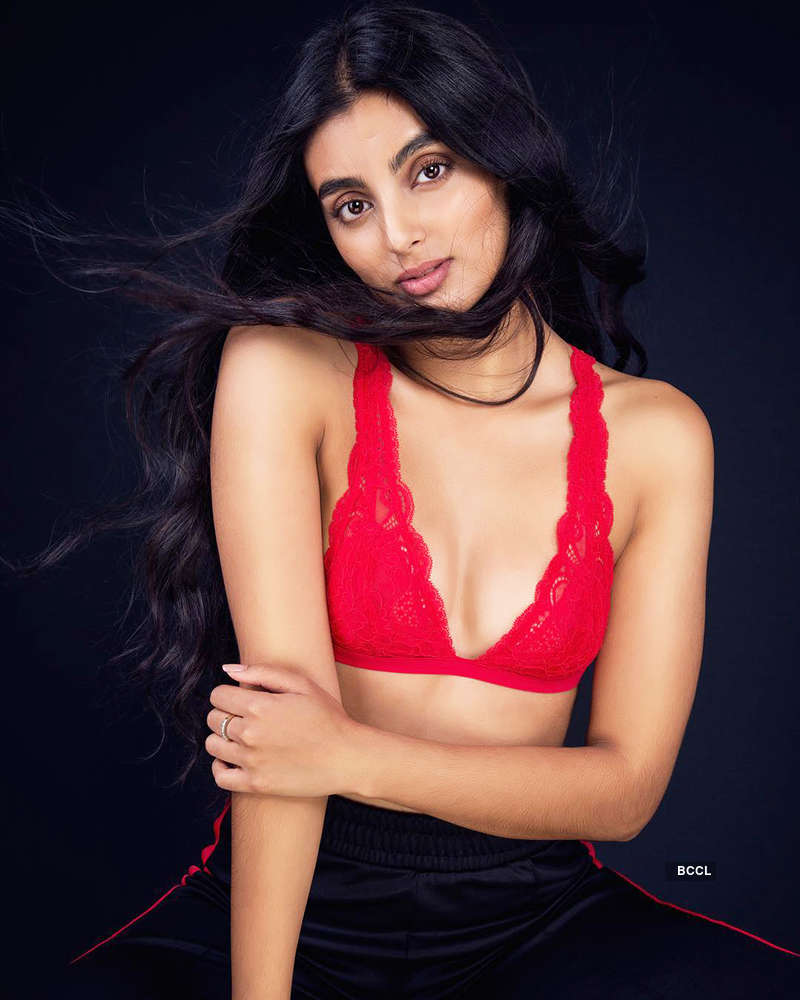 Nikkita Chadha ups the hotness quotient with her Instagram pictures