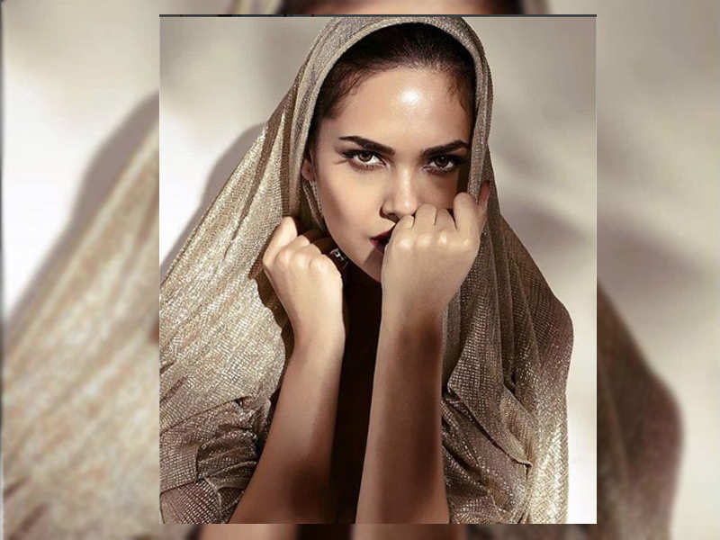 Esha Gupta looks sensuous in her latest photo