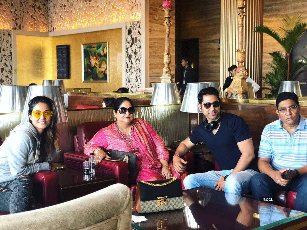 Hina Khan is raising temperatures in Maldives, enjoys romantic sojourn with beau