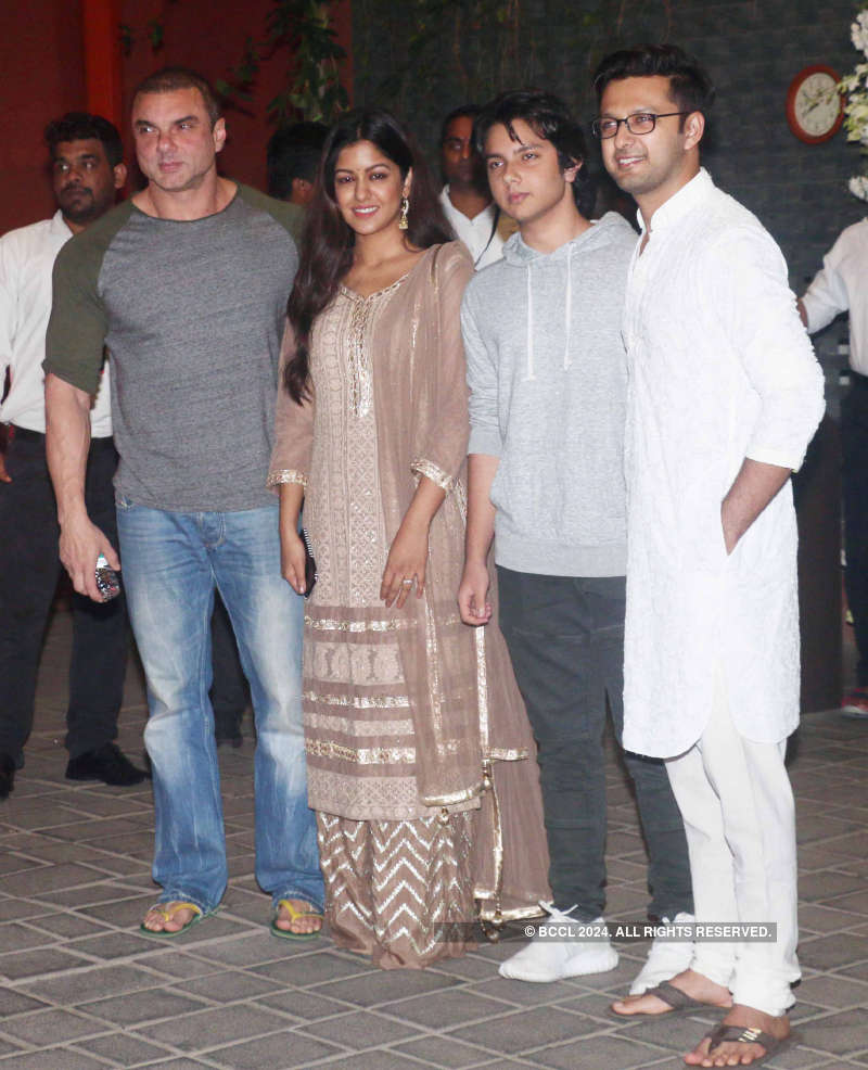 Salman Khan celebrates Ganesh Chaturthi with Katrina Kaif and Iulia Vantur