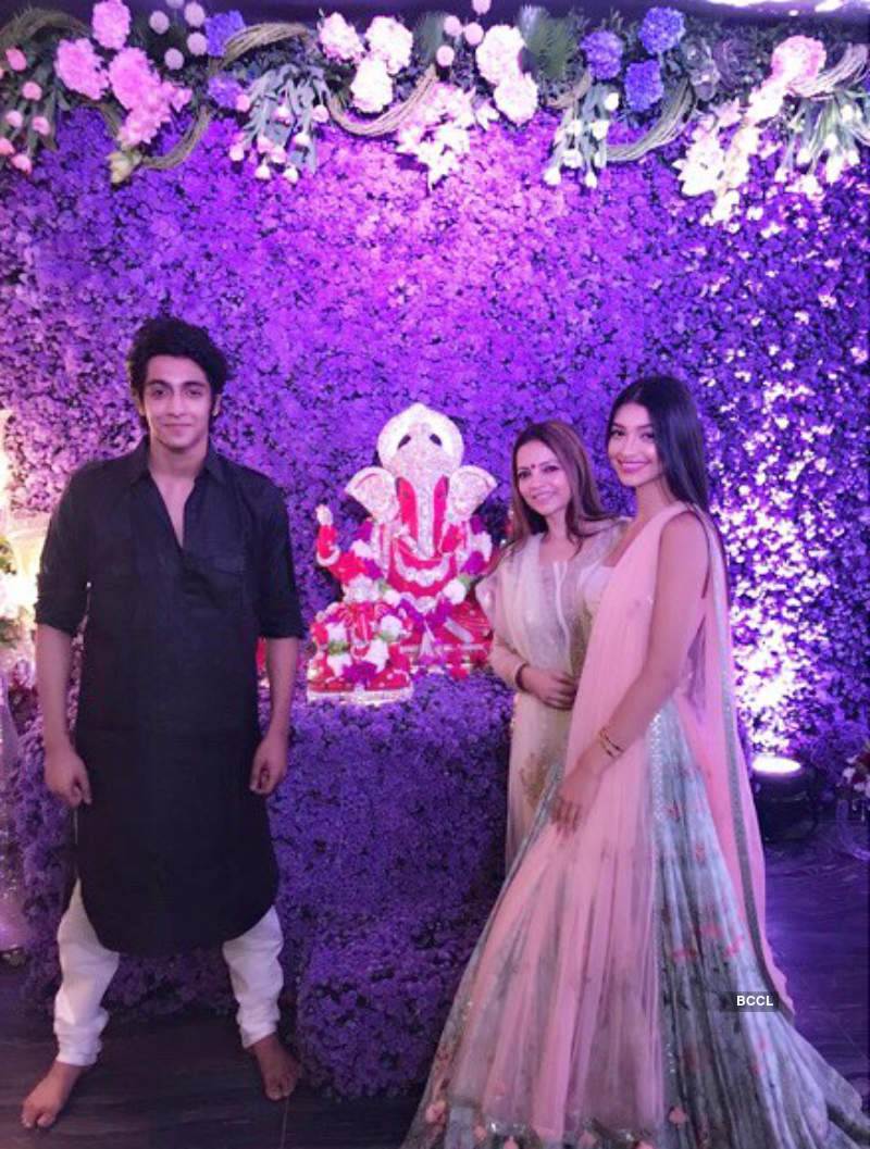 Salman Khan celebrates Ganesh Chaturthi with Katrina Kaif and Iulia Vantur