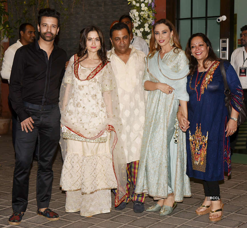 Salman Khan celebrates Ganesh Chaturthi with Katrina Kaif and Iulia Vantur