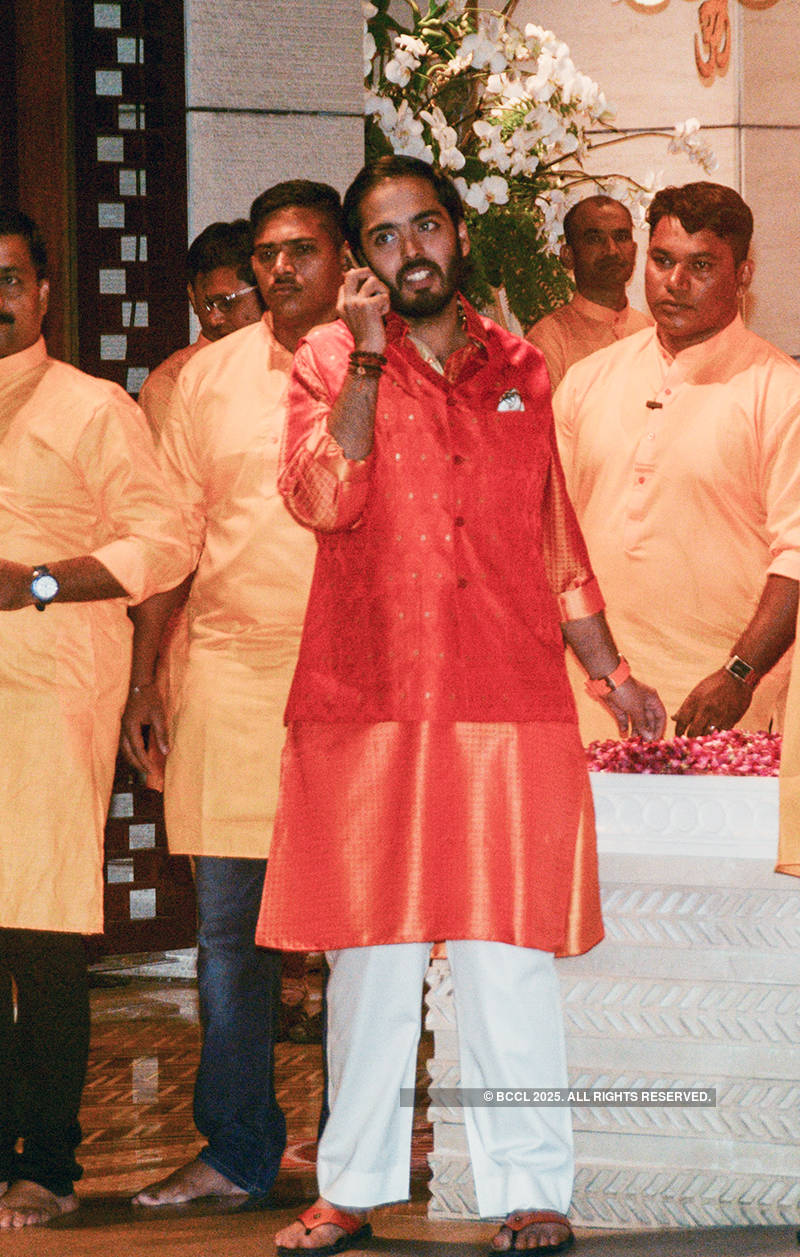 From Shah Rukh-Gauri to Salman-Katrina, celebrities shine at Ambani’s Ganesh Chaturthi party