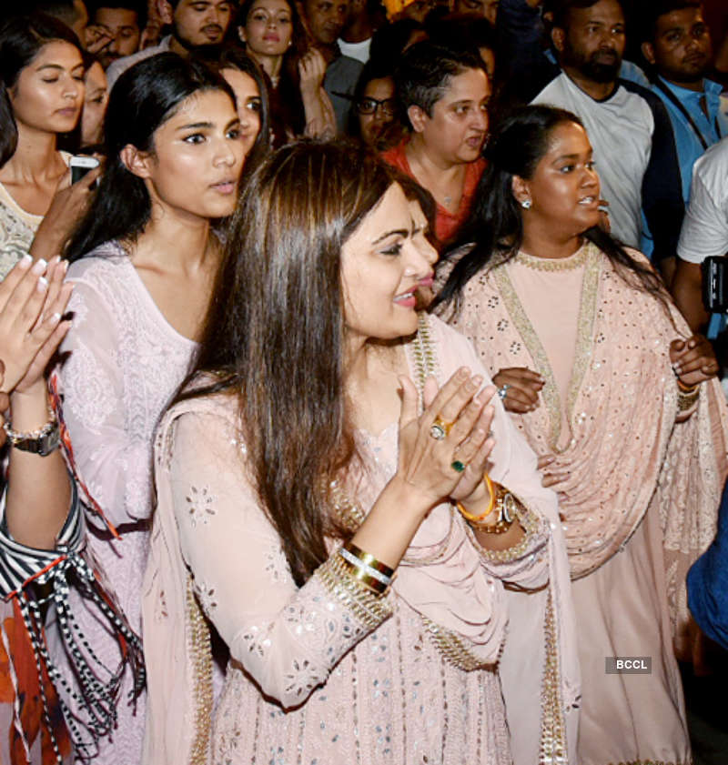 Arbaaz Khan bids farewell to Ganpati Bappa with rumoured girlfriend Giorgia Andriani