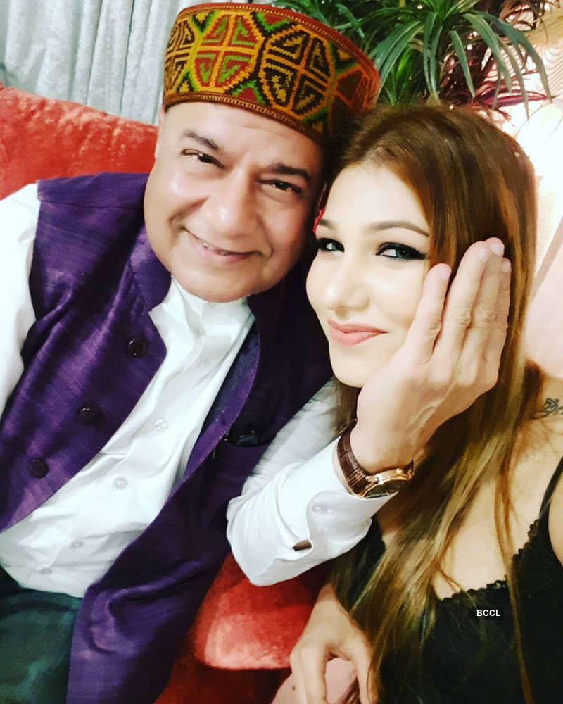 Bigg Boss 12: Anup Jalota ends his relationship with Jasleen Matharu