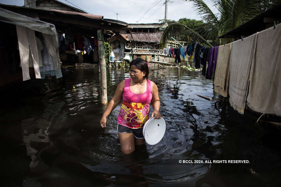 Typhoon Mangkhut kills 64 in Philippines