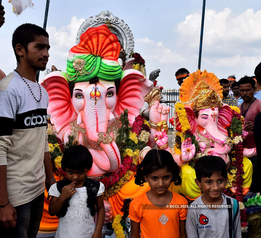 Devotees immerse idols of Lord Ganesha 