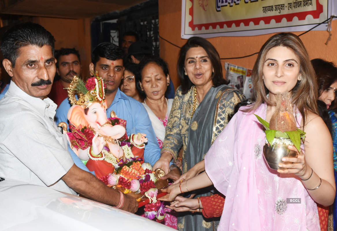 Celebrities bid adieu to Ganpati Bappa in a special way!