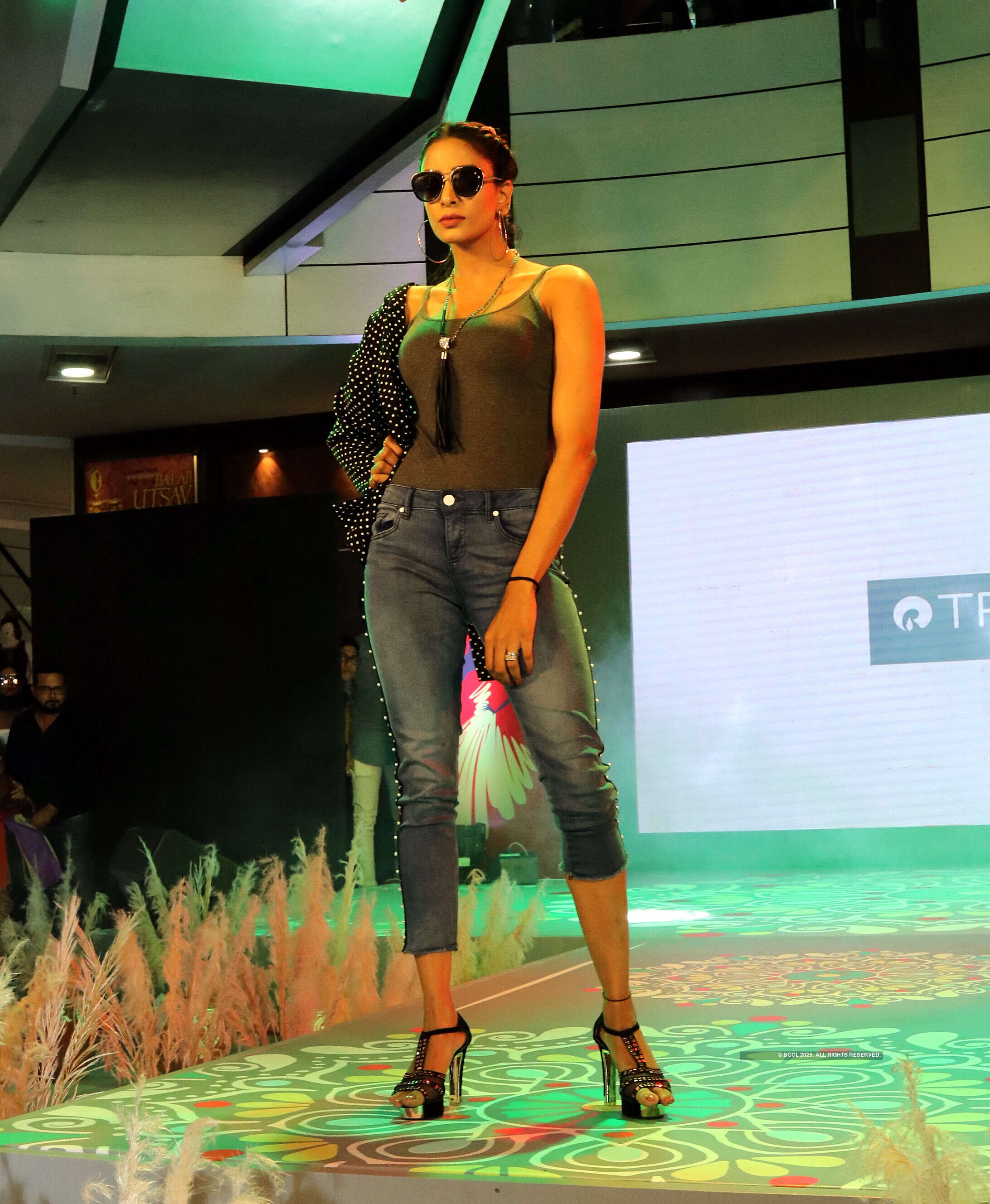 Mimi Chakraborty walks the ramp at Trends Pujo Fashionotsav