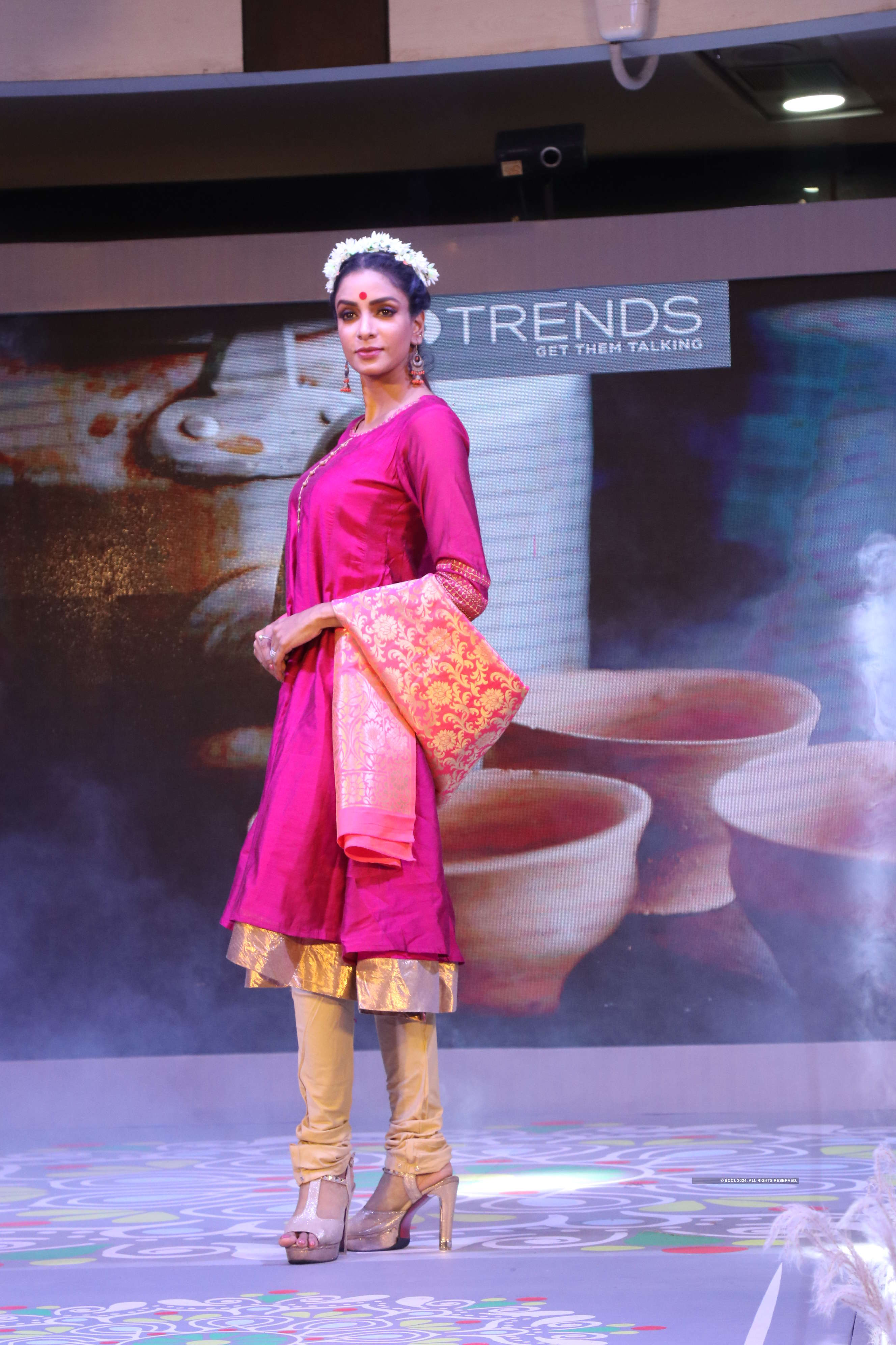 Mimi Chakraborty walks the ramp at Trends Pujo Fashionotsav