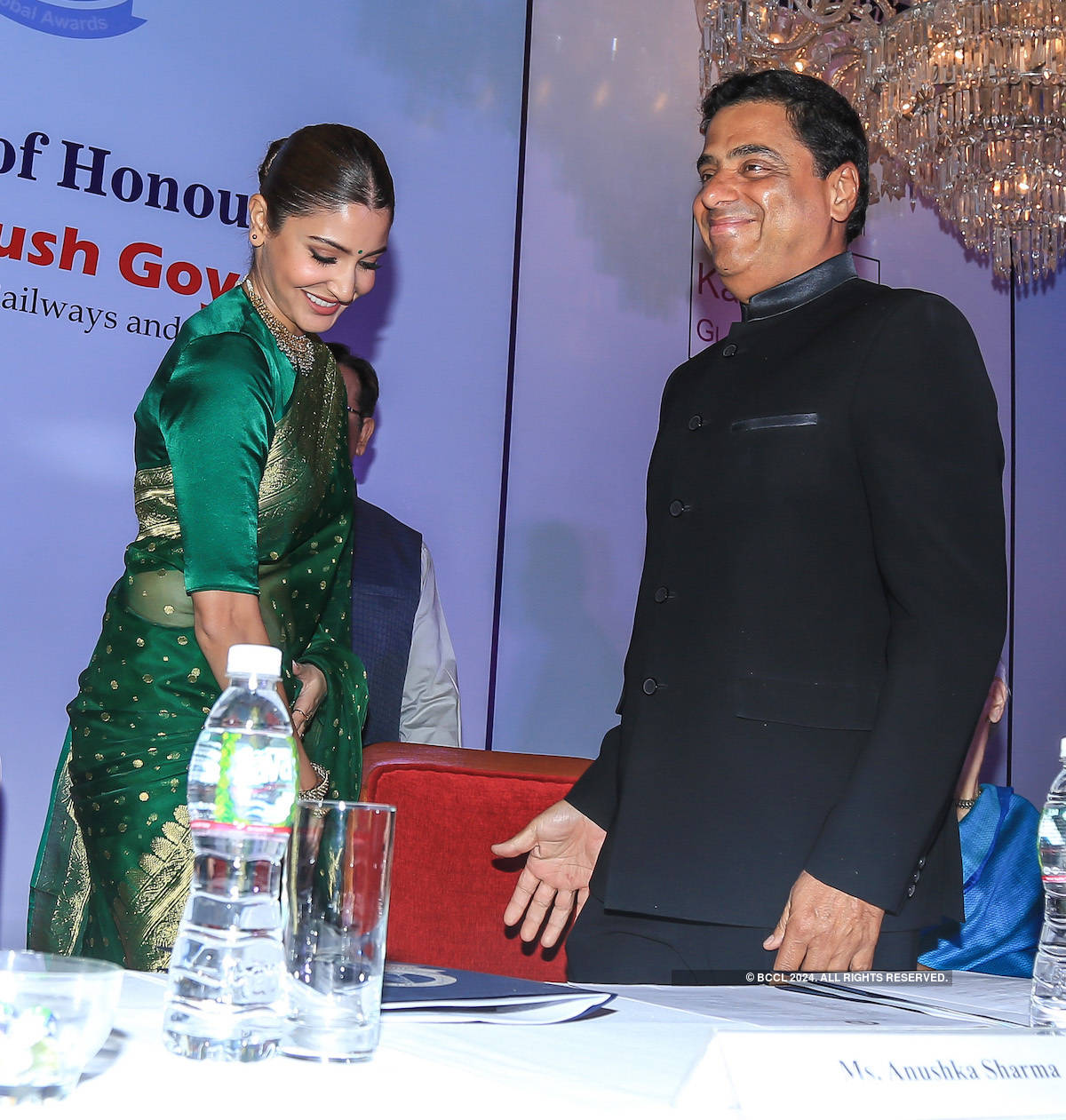Anushka Sharma recieves Smita Patil award