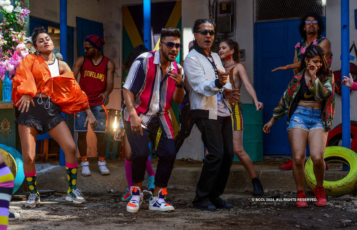 Rapper Raftaar collaborates with Apache Indian on a music video
