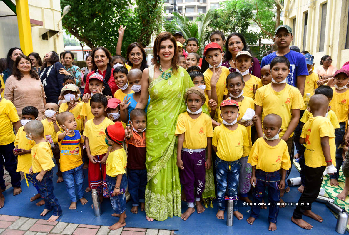 Varsha Usgaonkar spends time with kids suffering from cancer