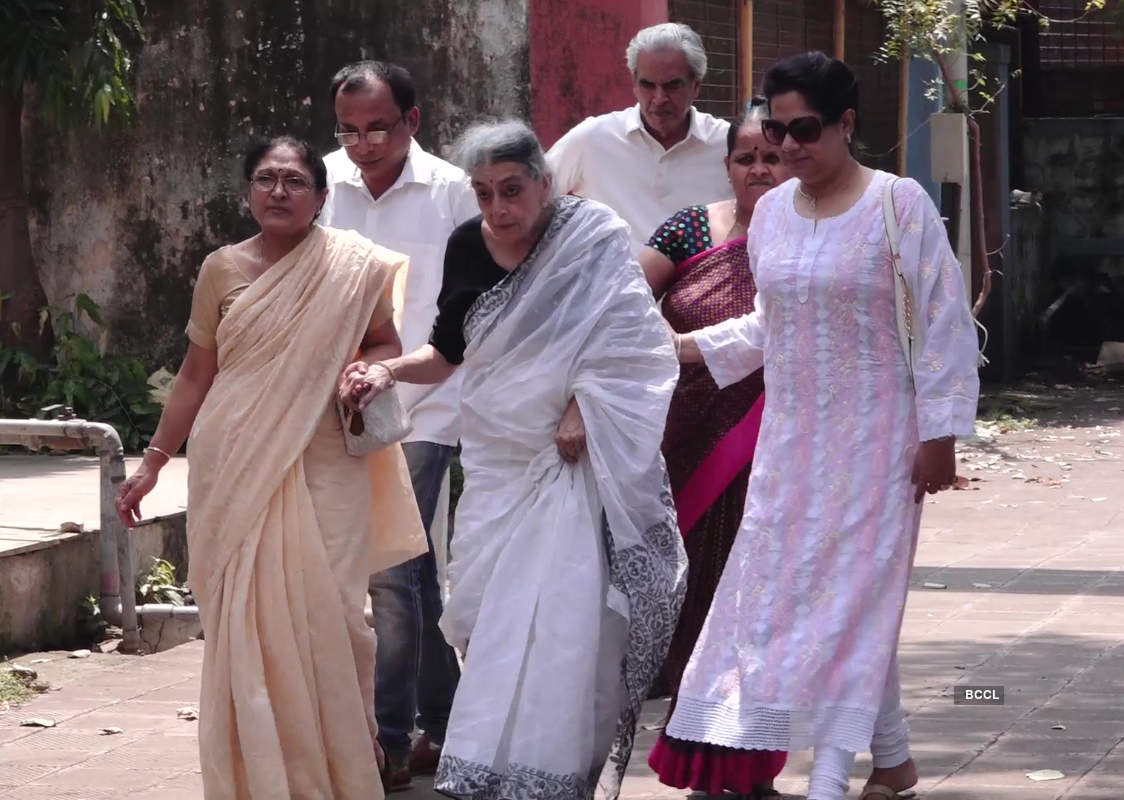 Shabana Azmi, Mahesh Bhatt and others pay last respects to Kalpana Lajmi