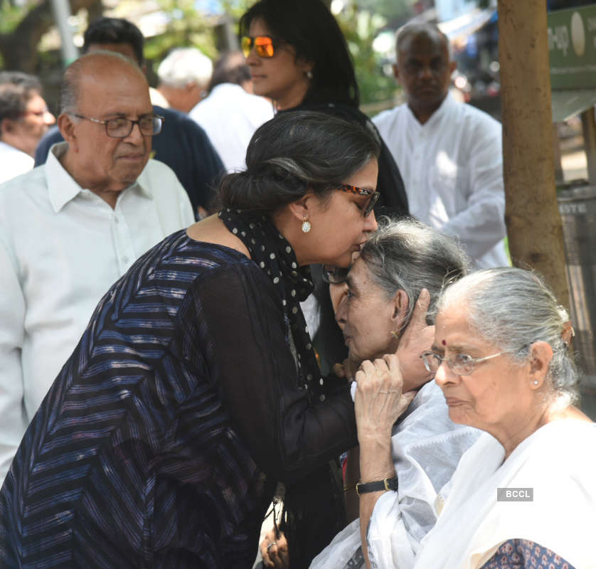 Shabana Azmi, Mahesh Bhatt and others pay last respects to Kalpana Lajmi