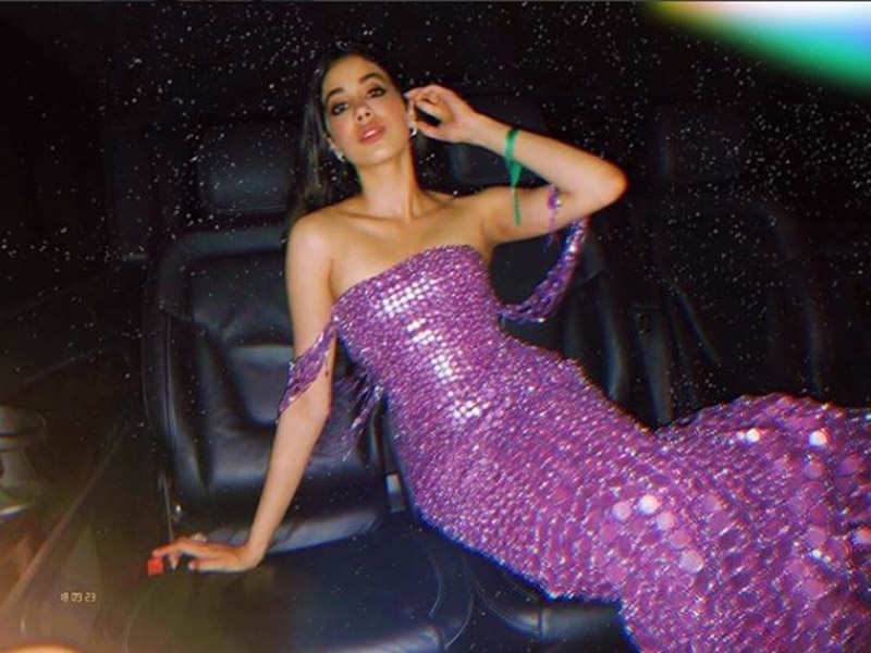 Janhvi Kapoor looks like a mermaid in her lavender coloured shimmery outfit