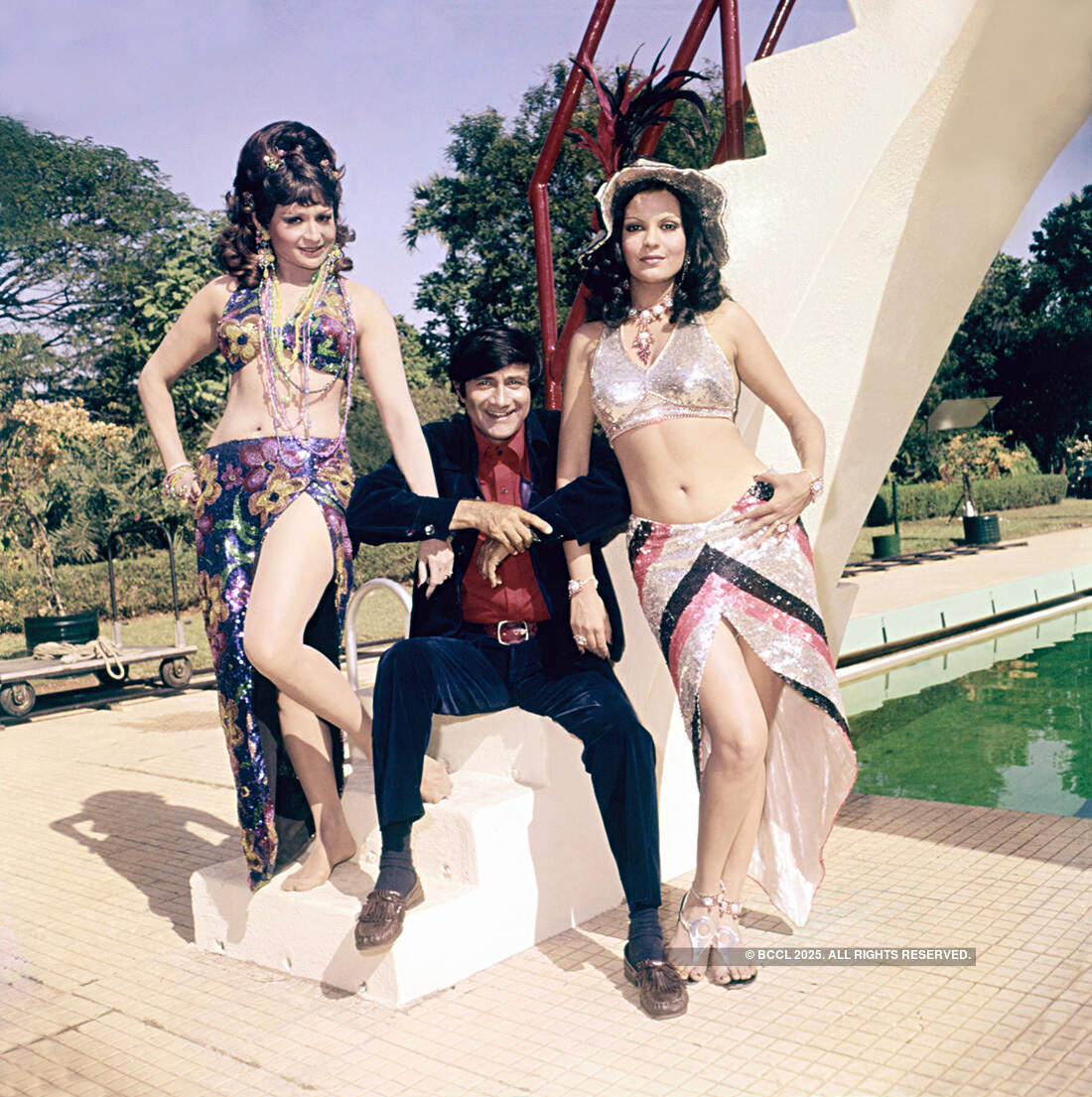 Rare and unseen pictures of legendary actor Dev Anand