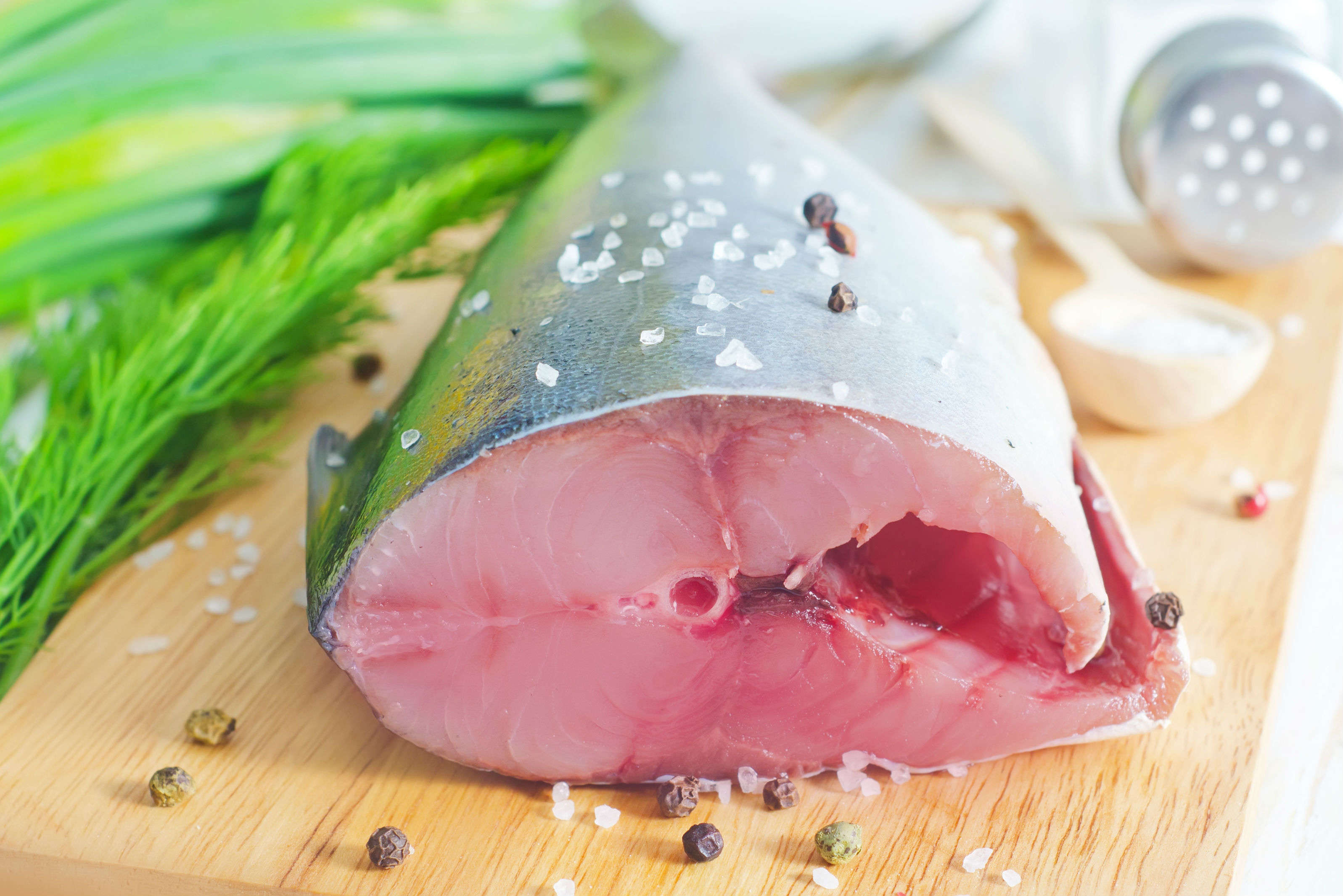 Как вкусно приготовить тунца на сковороде свежемороженного. Тунец рыба. Тунец рыба мясо.