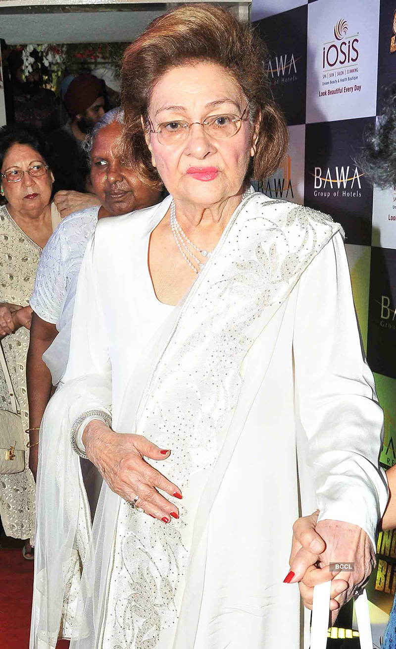 Rare And Unseen Pictures Of Krishna Raj Kapoor, Who Passed Away At 87 ...