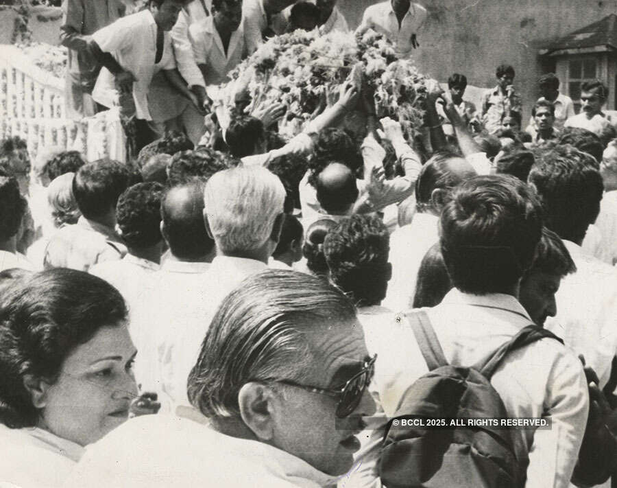 Rare and unseen pictures of Krishna Raj Kapoor