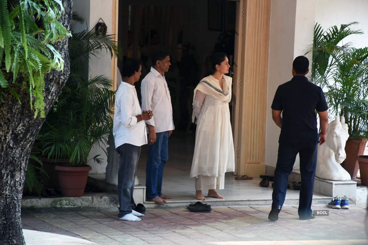 Bollywood celebrities join Kapoor family at Krishna Raj Kapoor’s funeral