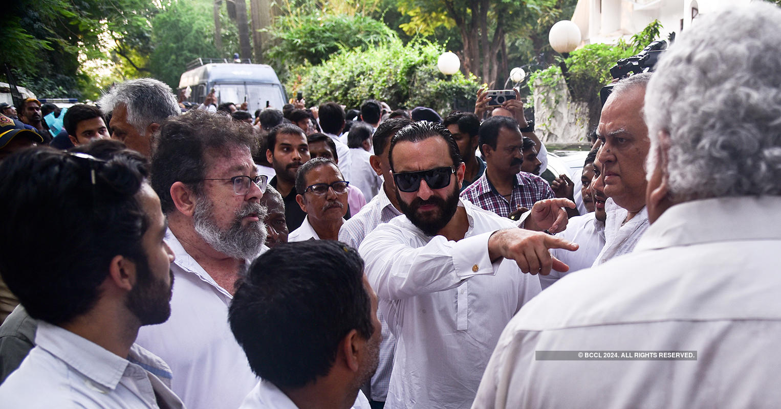 Kareena & Anil Kapoor get trolled for their smiling pictures at Krishna Raj Kapoor's funeral