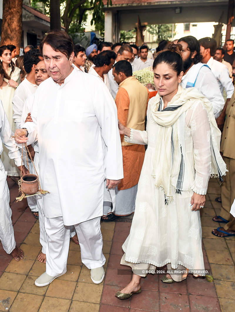 Kareena & Anil Kapoor get trolled for their smiling pictures at Krishna Raj Kapoor's funeral