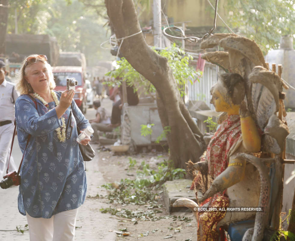 Diplomats' pre-Puja tour