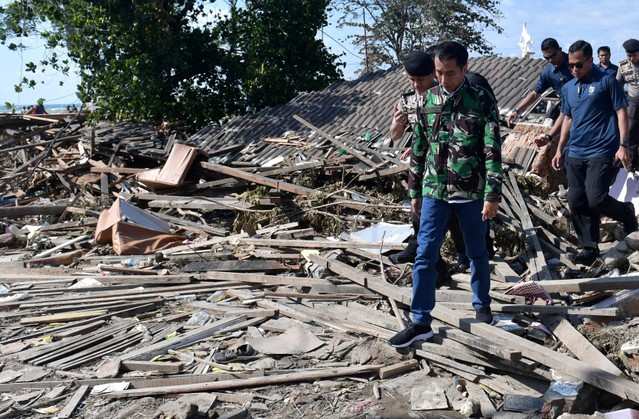 Devastating pictures of damaged Indonesian island by earthquake and tsunami