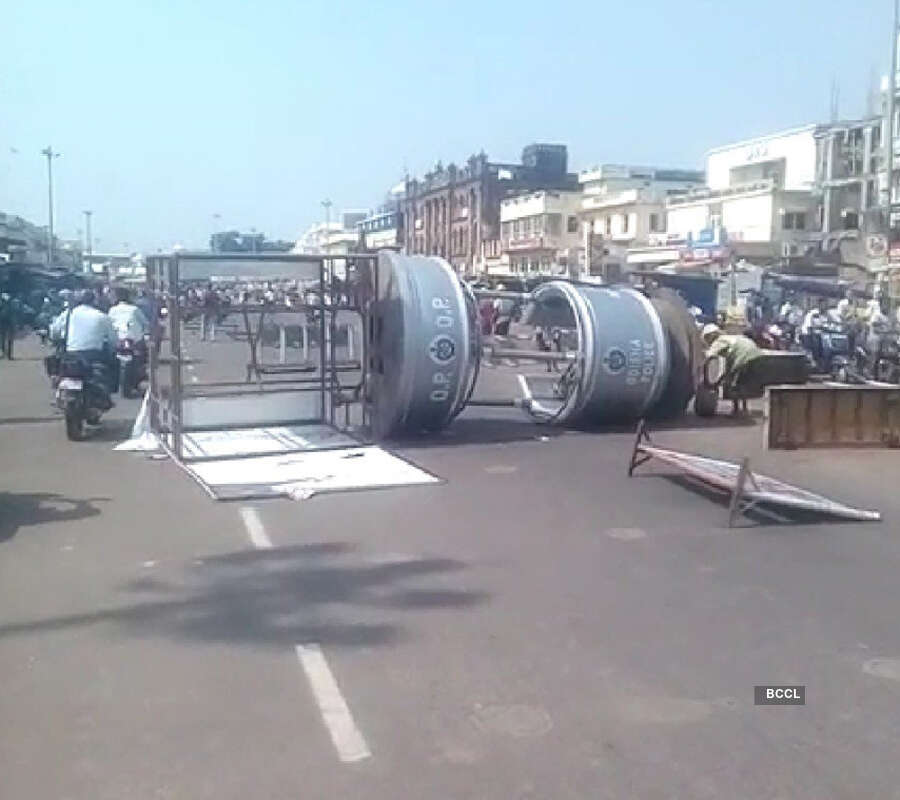 Puri: Protest erupts against queue system at Jagannath Templ