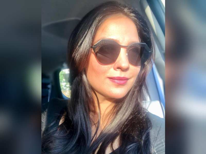Lara Dutta looks picture perfect in this sun-kissed selfie