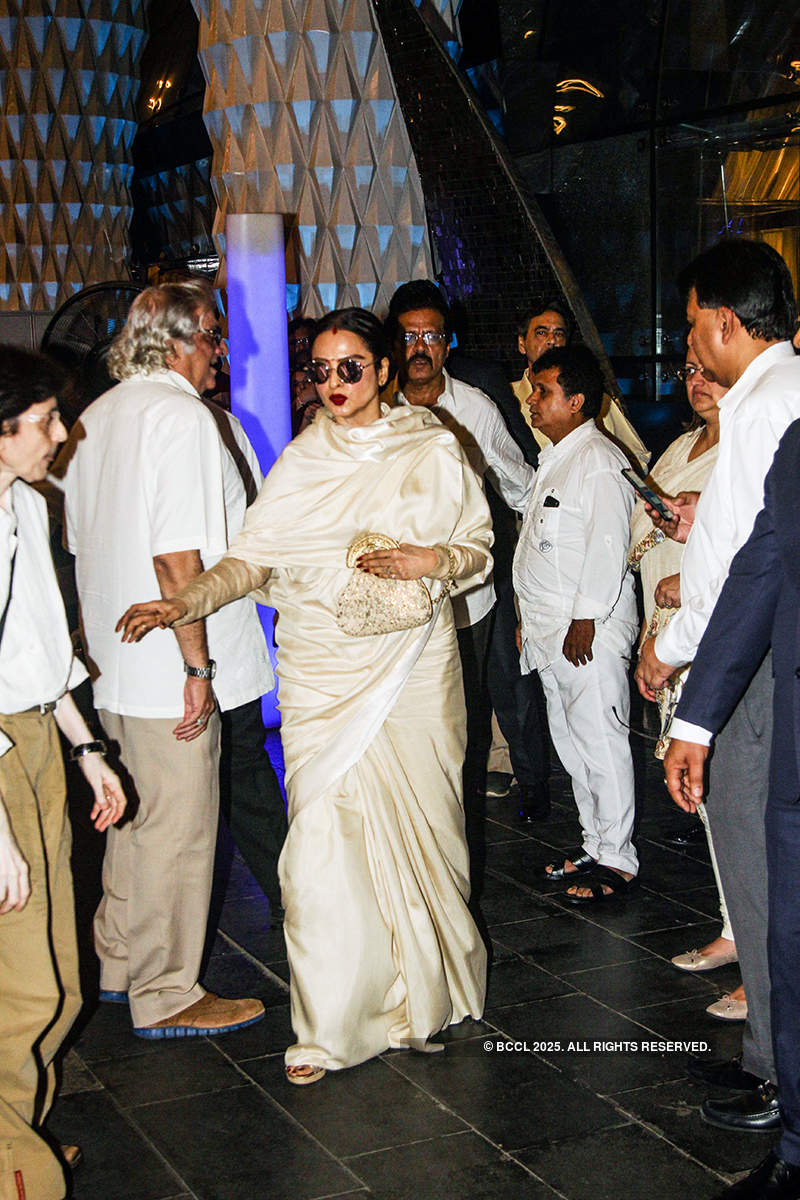 Bollywood celebrities join Kapoor khandaan at Krishna Raj Kapoor’s prayer meet