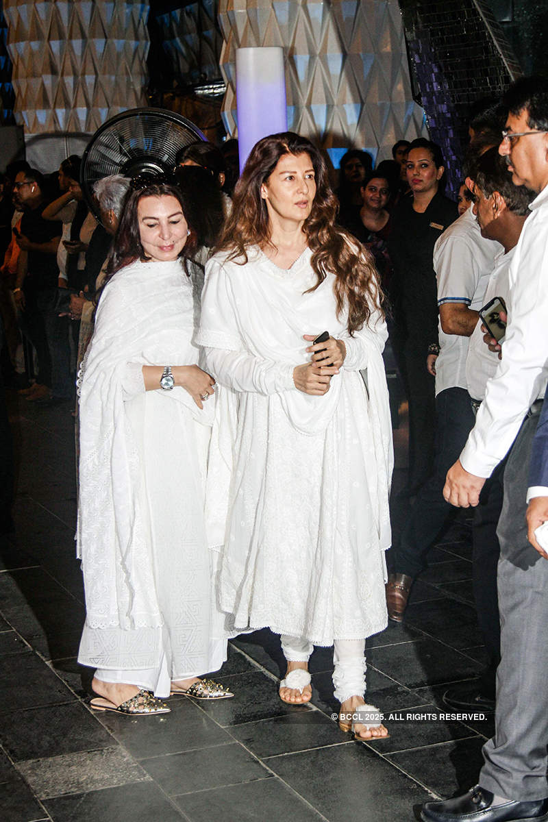 Bollywood celebrities join Kapoor khandaan at Krishna Raj Kapoor’s prayer meet