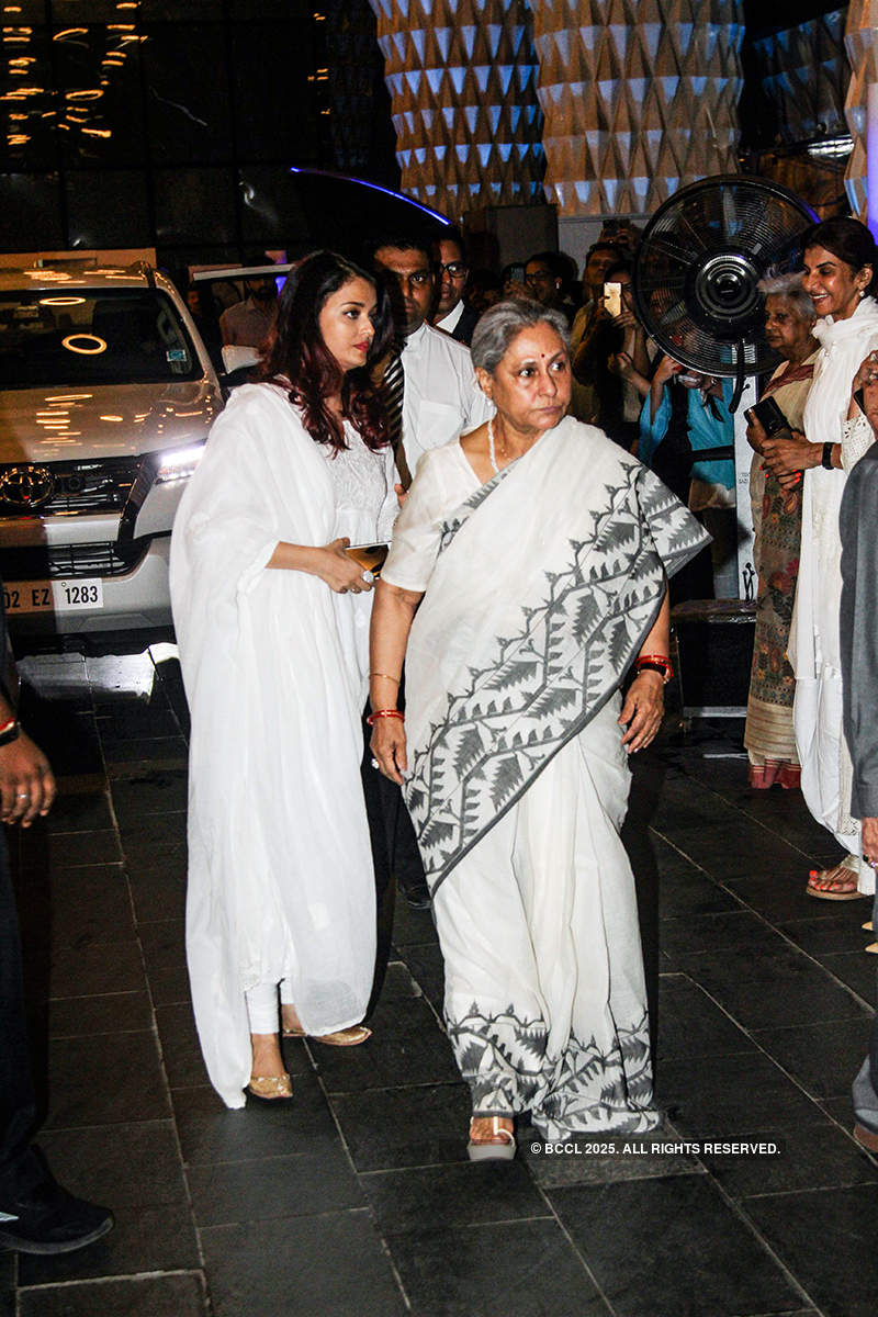 Bollywood celebrities join Kapoor khandaan at Krishna Raj Kapoor’s prayer meet