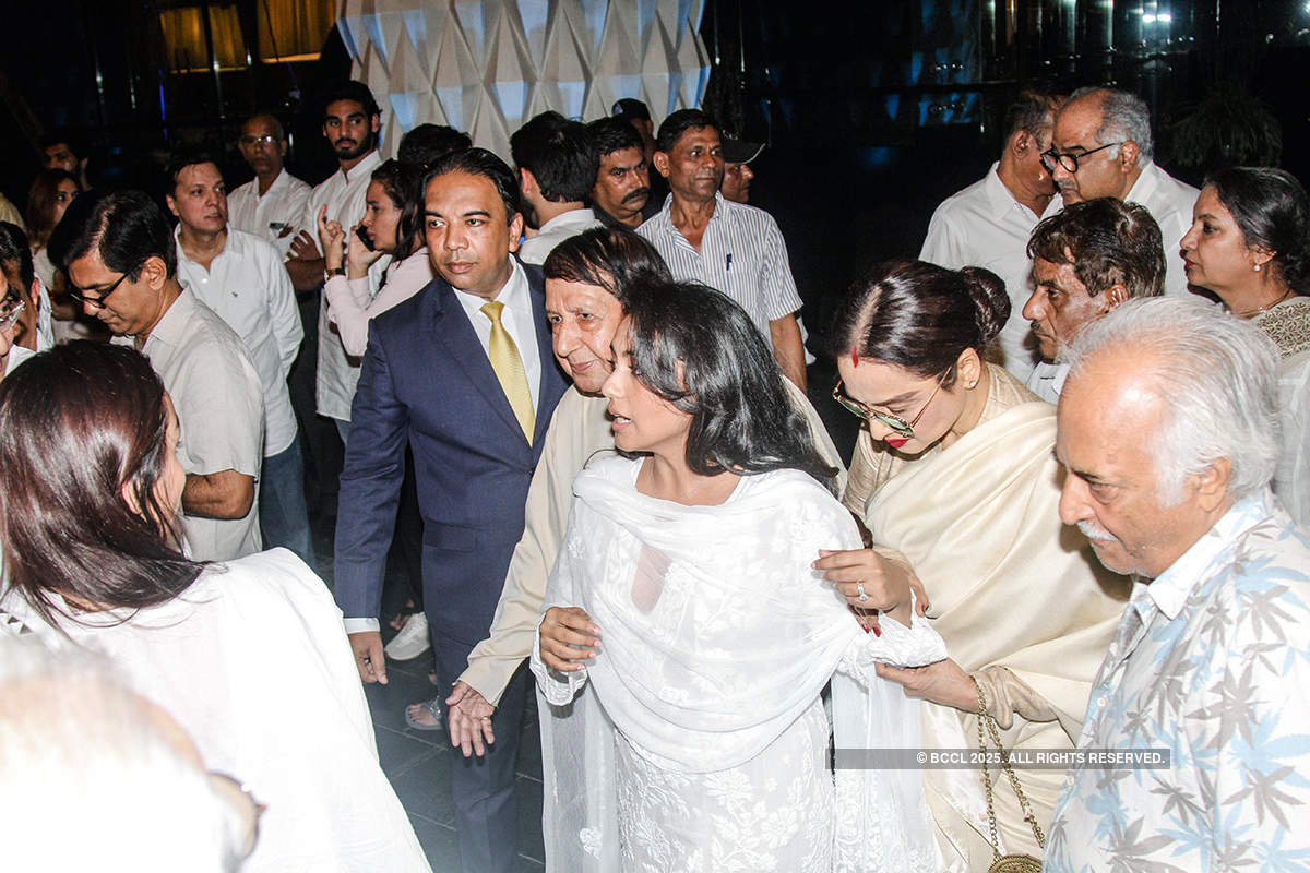 Bollywood celebrities join Kapoor khandaan at Krishna Raj Kapoor’s prayer meet