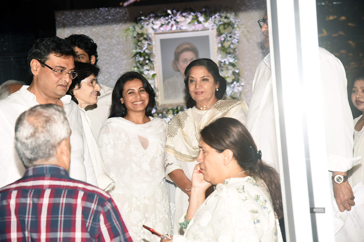 Bollywood celebrities join Kapoor khandaan at Krishna Raj Kapoor’s prayer meet